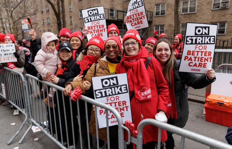 NYSNA nurses pose for a photo on the Mount Sinai strike line