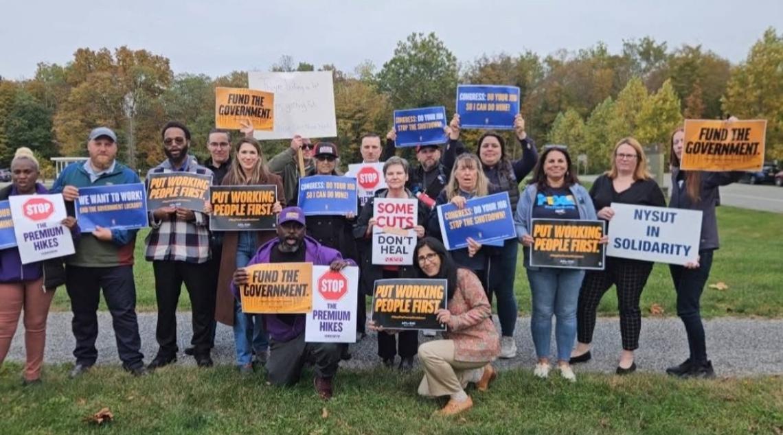 NYSNA Joins Rally in Support of Federal Workers 