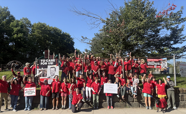 NYSNA members hung their new banners for a fair contract.