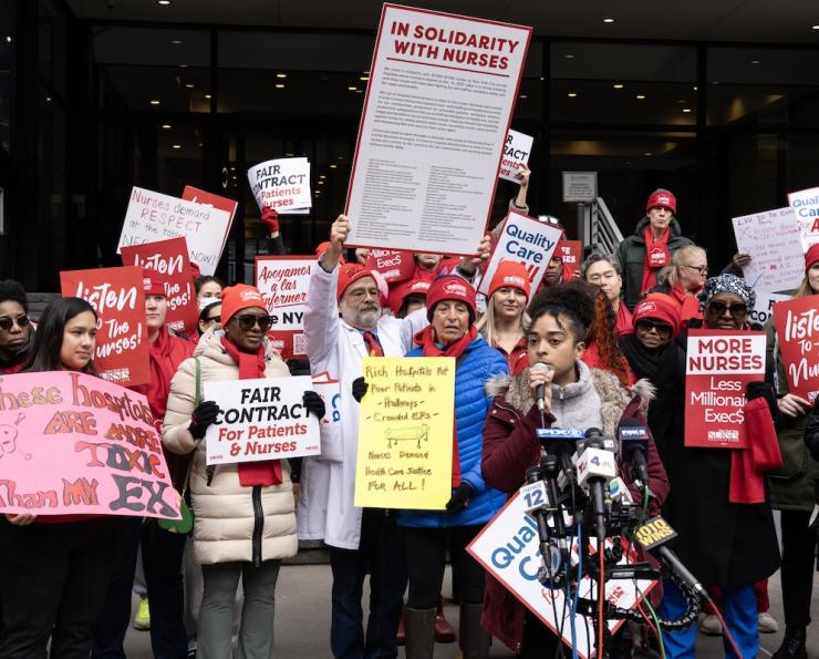 Nurses hold solidarity action in advance of strike