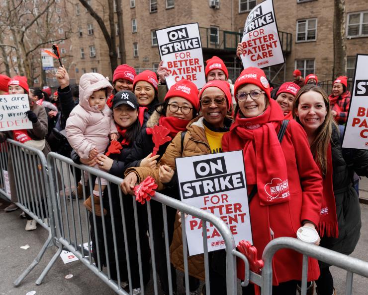 NYSNA nurses pose for a photo on the Mount Sinai strike line