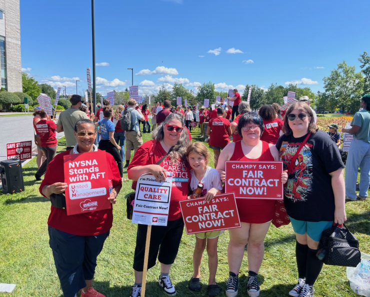 NYSNA Members Show Solidarity at an Info Picket in Burlington, VT
