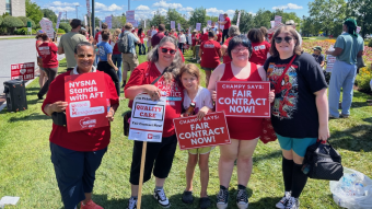 NYSNA Members Show Solidarity at an Info Picket in Burlington, VT