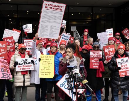 Nurses hold solidarity action in advance of strike