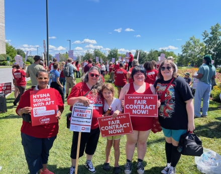 NYSNA Members Show Solidarity at an Info Picket in Burlington, VT